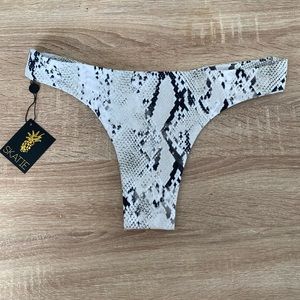 Skatie Gobi Alana Bottoms (L)